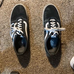 10.5 black and white vans